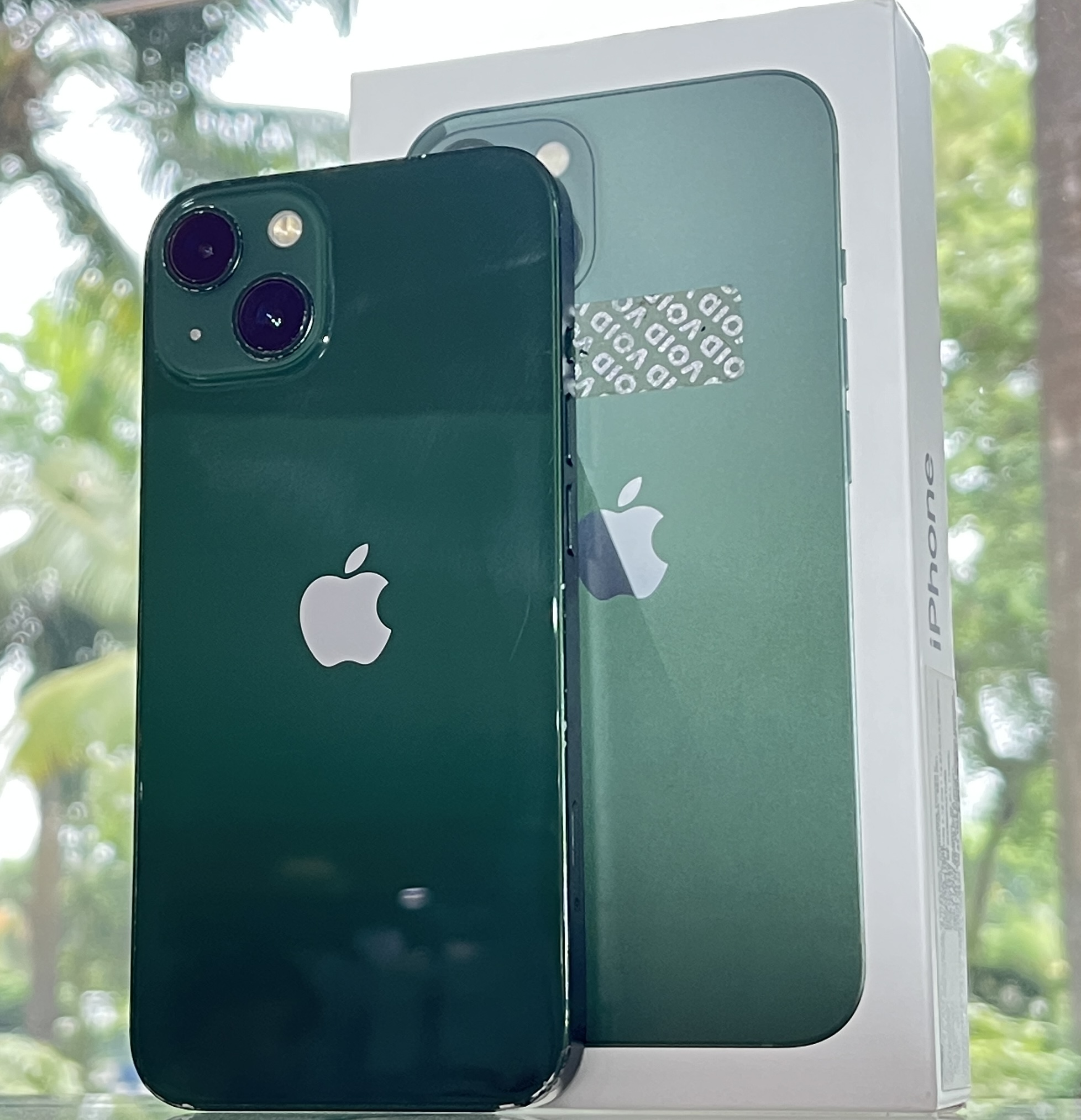 Pre-Owned Apple iPhone 13 Green, 128gb, With original box and accessories.